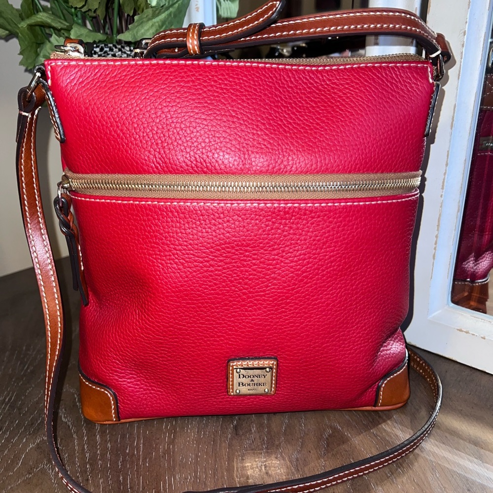 Dooney & Bourke ❤️❤️RED CROSSBODY❤️❤️